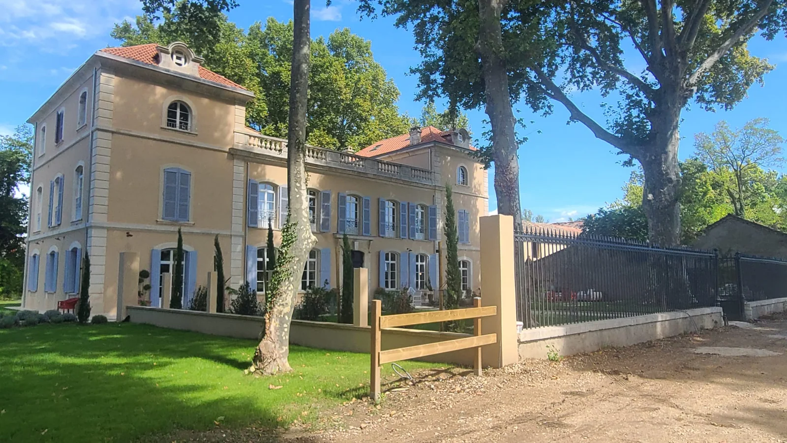 Maison de maître et jardin, vue extérieure